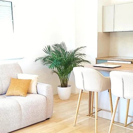 Luna Serene Garden - Jacuzzi Apartment