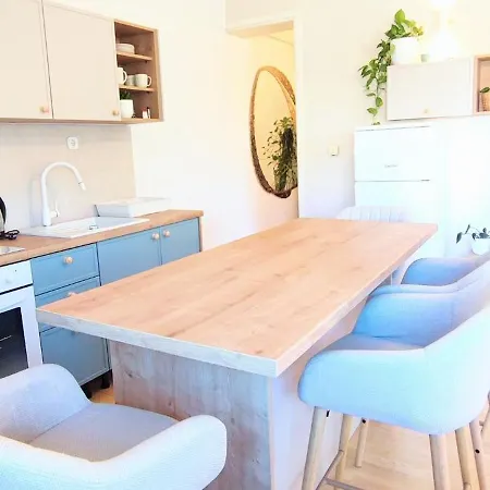 Luna Serene Garden - Jacuzzi Apartment