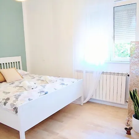 Luna Serene Garden - Jacuzzi Apartment *