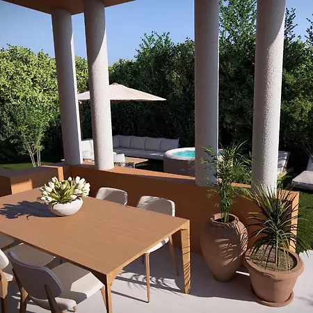 Luna Serene Garden - Jacuzzi Zara