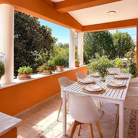 Luna Mediteran Garden - Jacuzzi & Gym Apartment