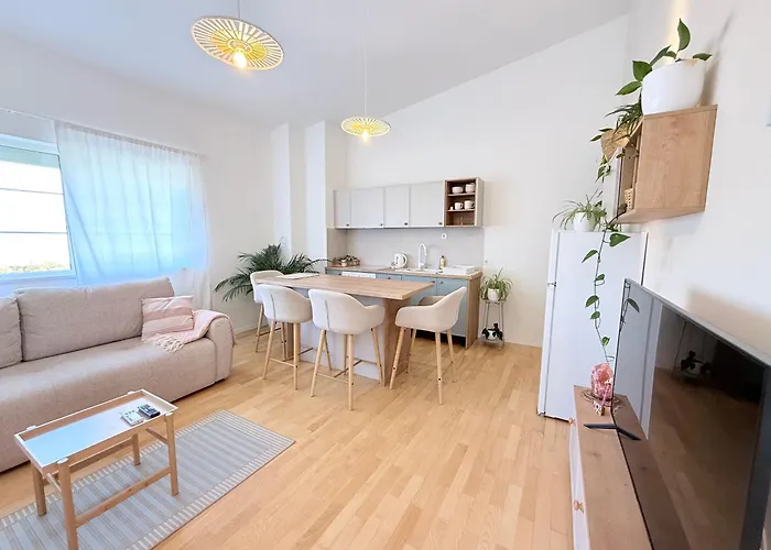 Luna Mediteran Garden Home - Jacuzzi & Gym
